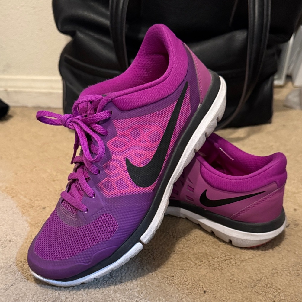 Nike Women's Fuchsia Athletic Shoes